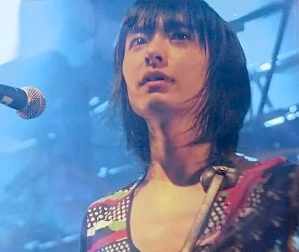 志村正彦（フジファブリックのボーカル。ライブより）