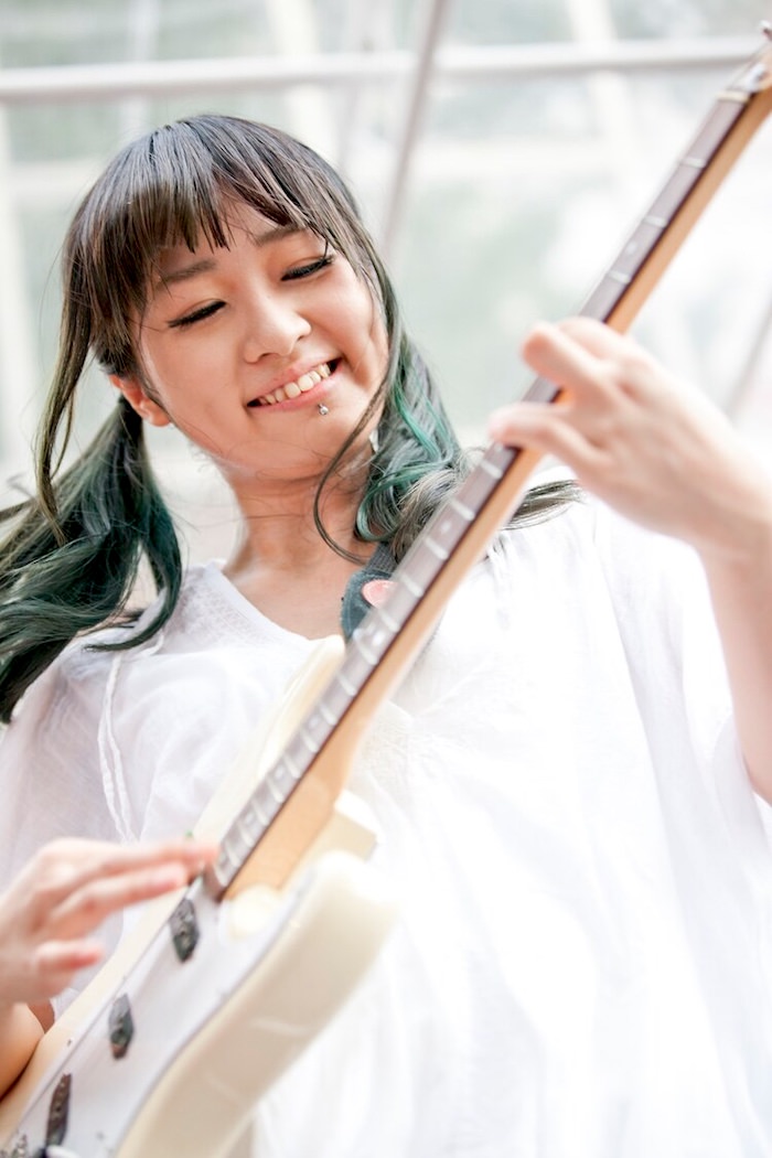 津野米咲の若い頃（21歳。赤い公園の1stフルアルバム発売記念ライブより）