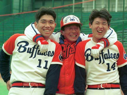 左から野茂英雄、仰木彬監督、阿波野秀幸（近鉄バファローズ時代）